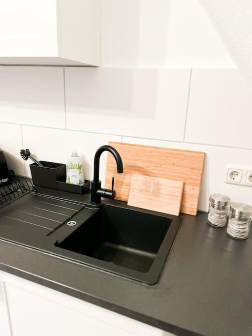 Modernes Apartment Mit Balkon Free Parking Netflix ツェレ エクステリア 写真